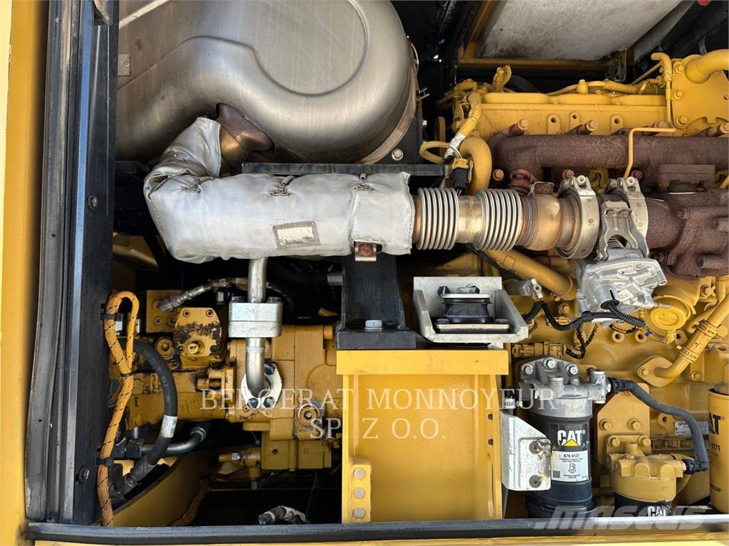 CAT M318F Bageri na kotačima