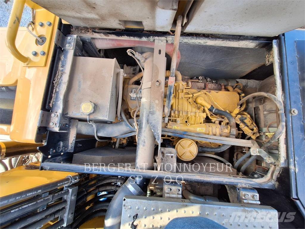 CAT M318F Bageri na kotačima