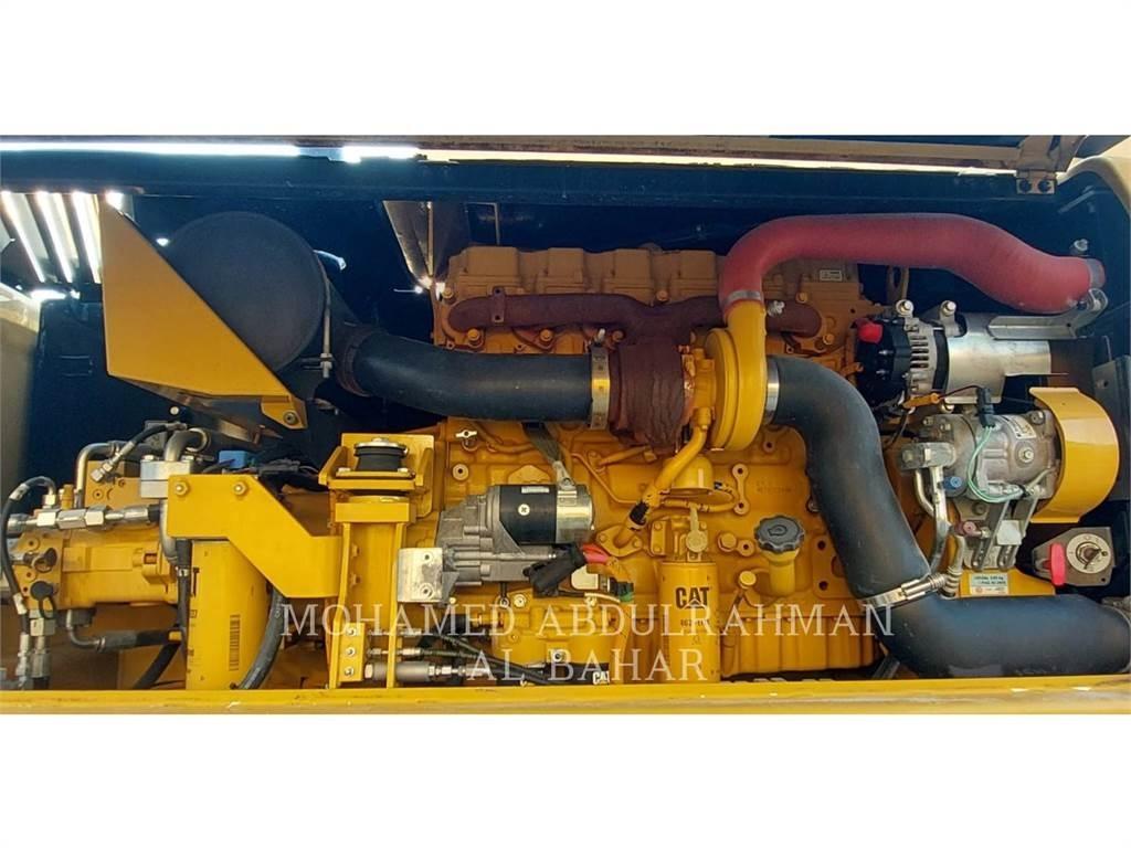 CAT M320D2 Bageri na kotačima