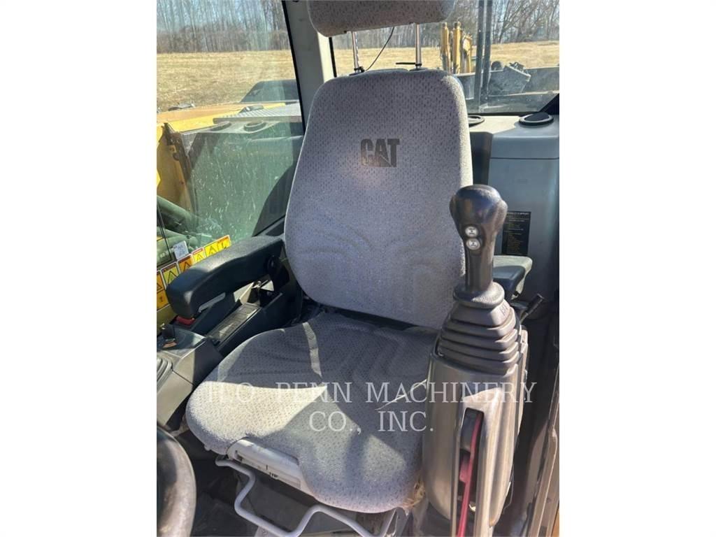 CAT M322F Bageri na kotačima