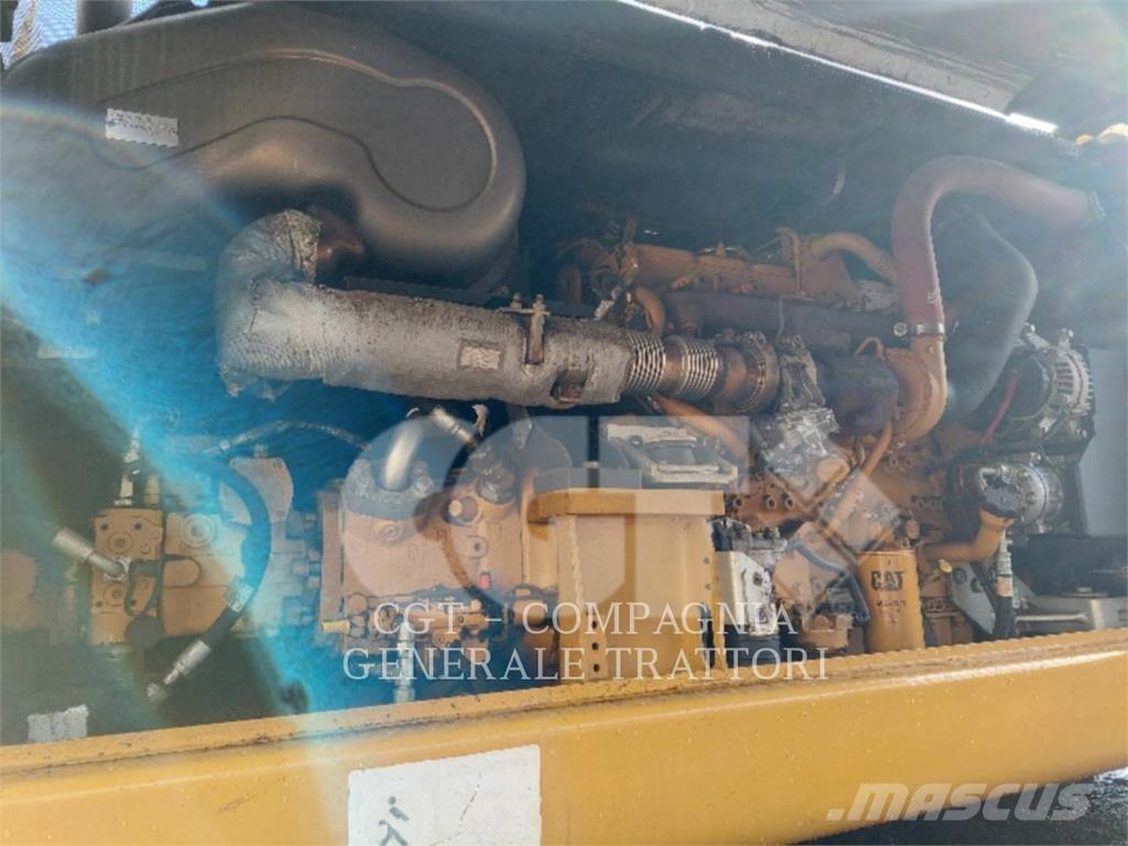 CAT MH 3024 Bageri na kotačima