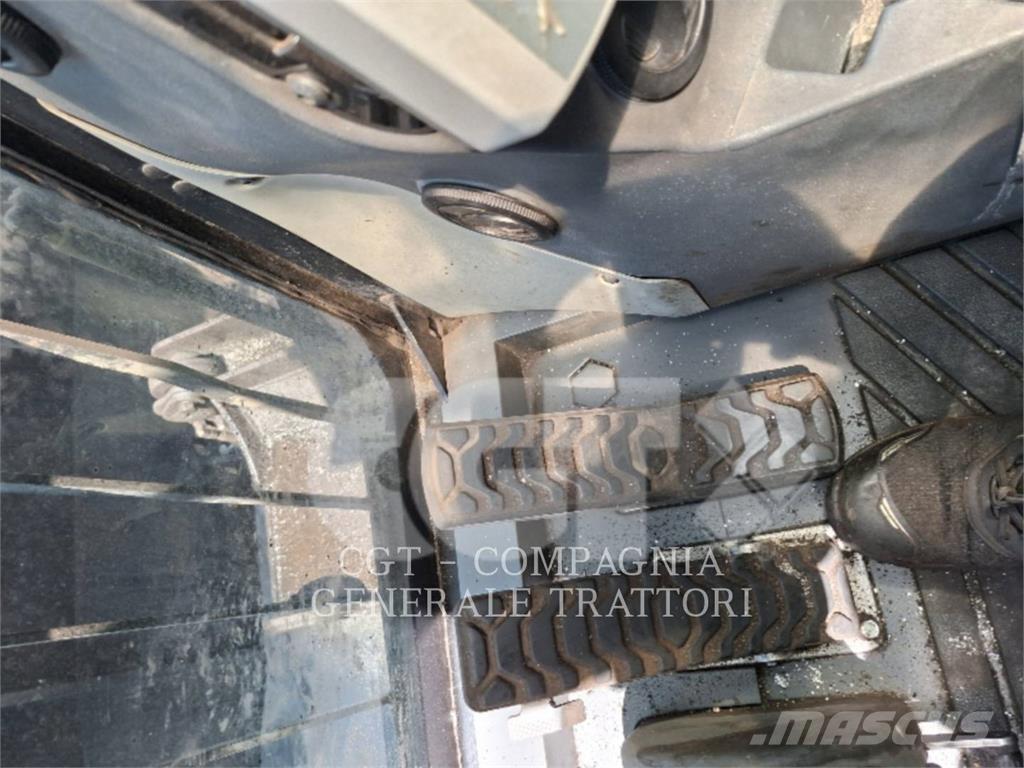 CAT MH 3024 Bageri na kotačima