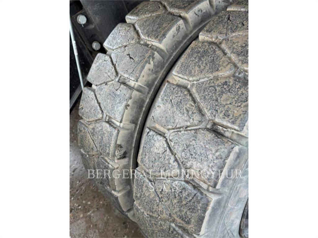 CAT MH3022-07 Bageri na kotačima