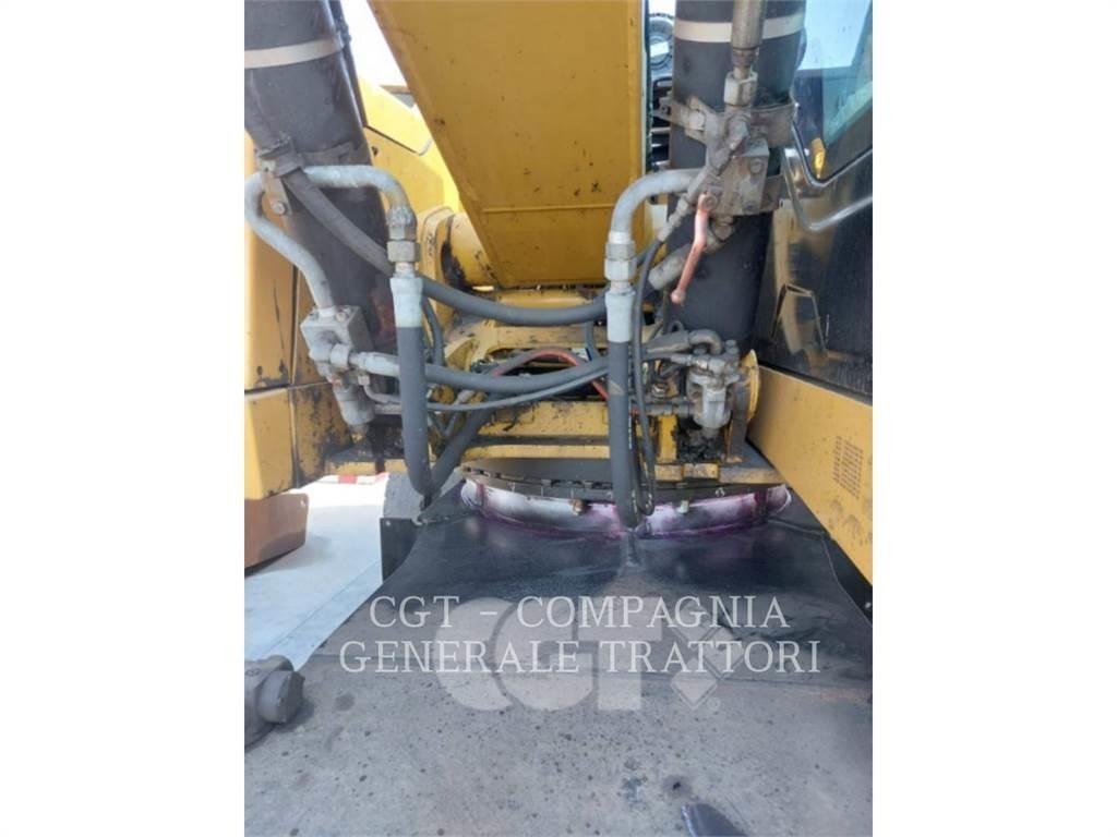 CAT MH3024 Bageri na kotačima