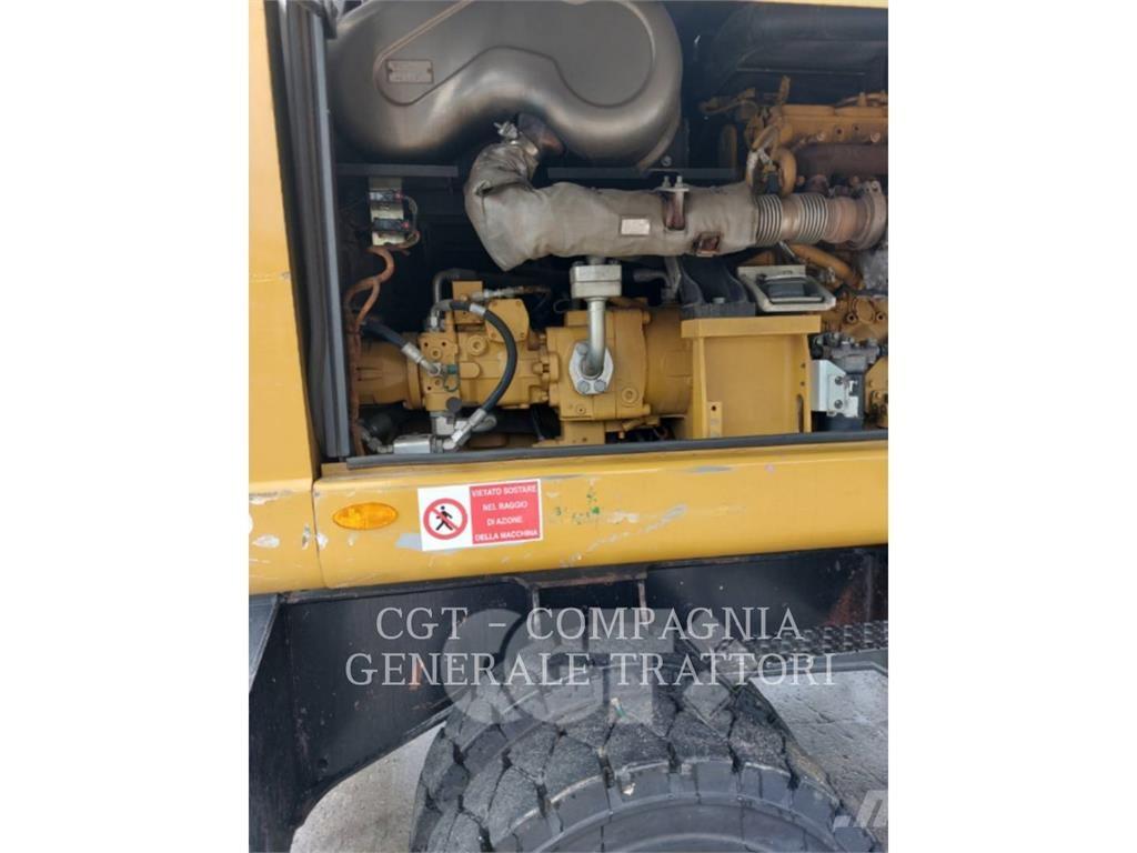 CAT MH3024 Bageri na kotačima