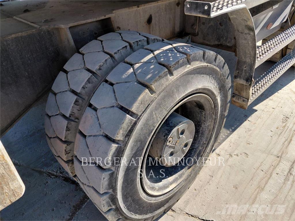 CAT MH3024-1 Bageri na kotačima