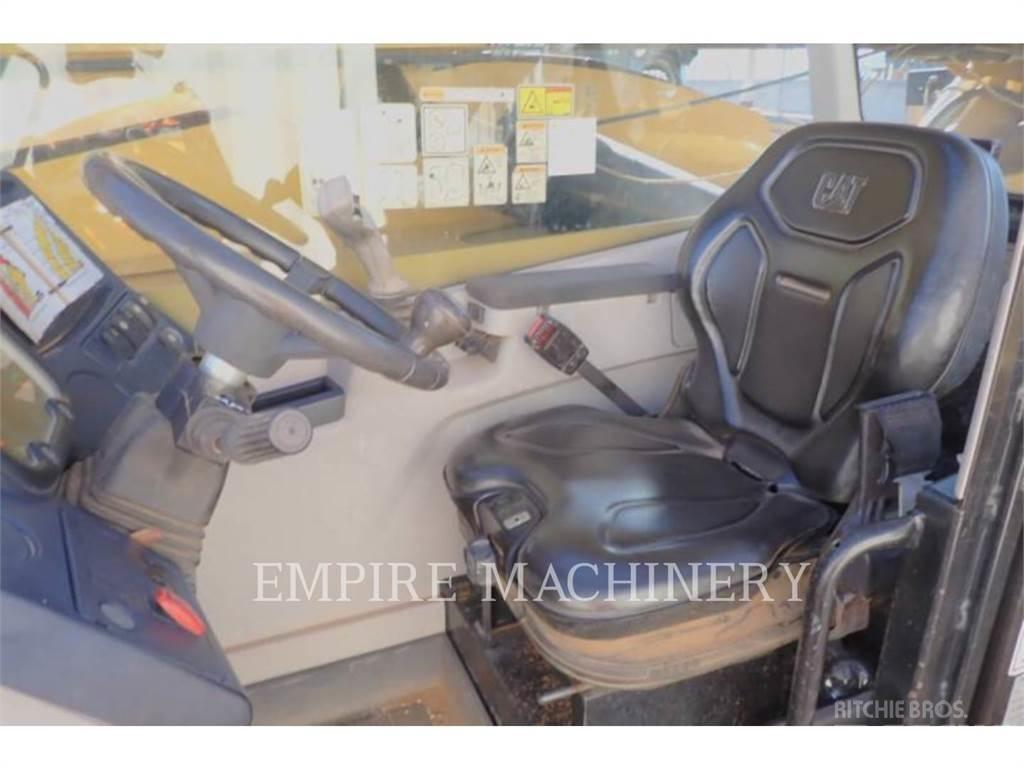 CAT TL1055D Teleskopski viličari