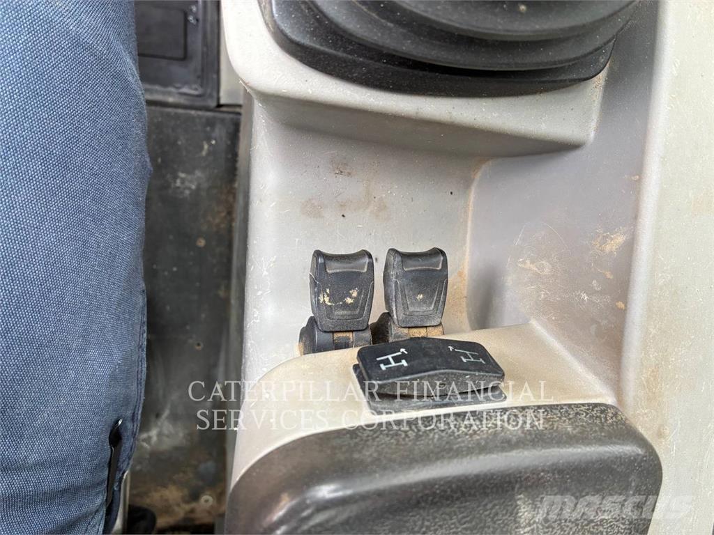 CAT TL1055D Teleskopski viličari