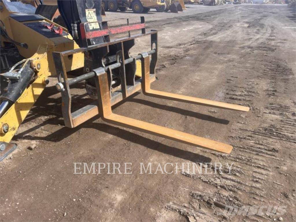 CAT TL1055D Teleskopski viličari