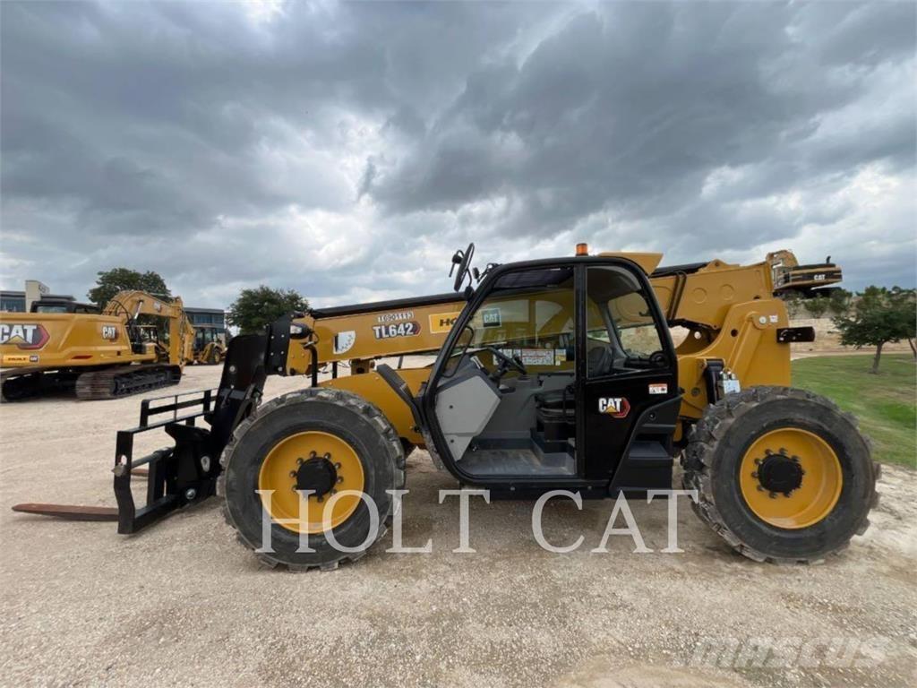 CAT TL642 Teleskopski viličari