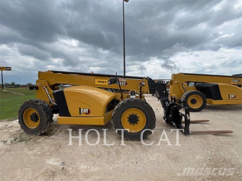 CAT TL642 Teleskopski viličari