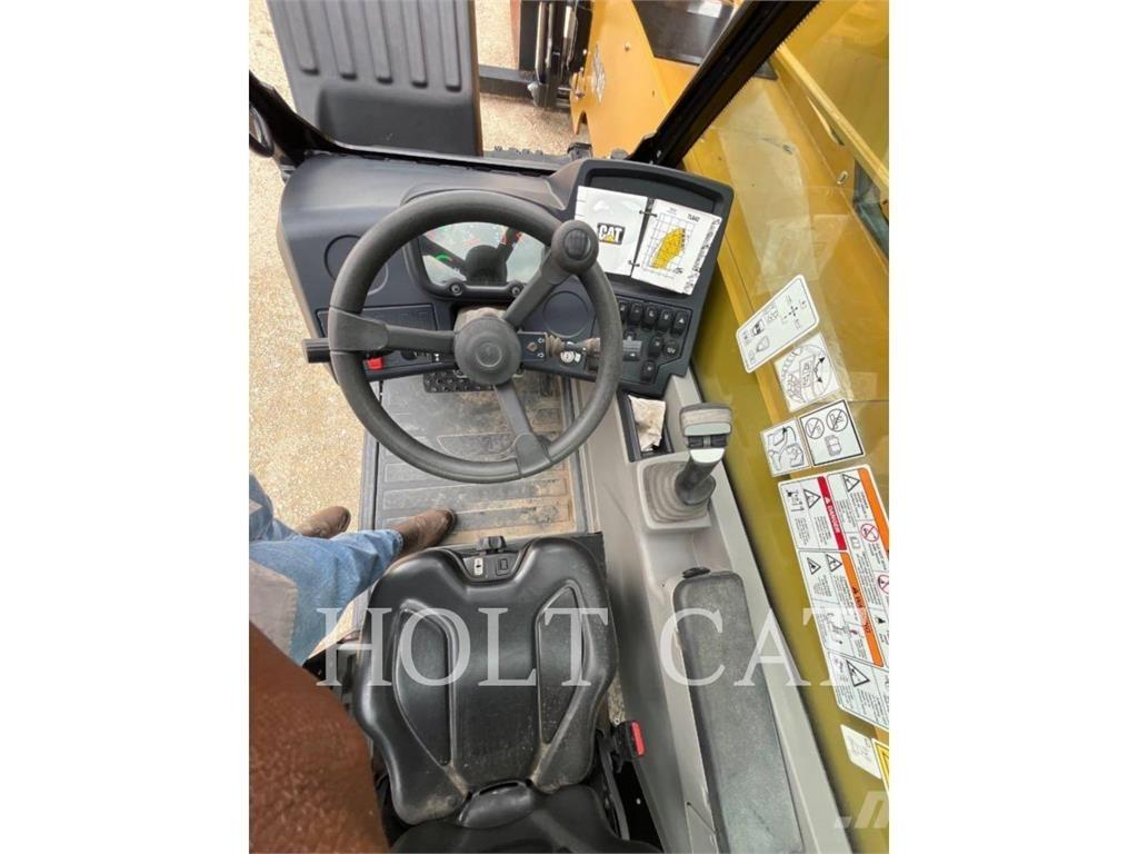 CAT TL642 Teleskopski viličari
