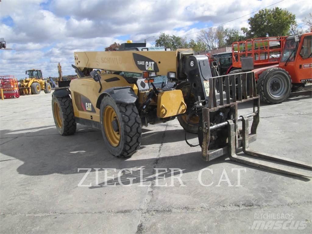 CAT TL642C Teleskopski viličari