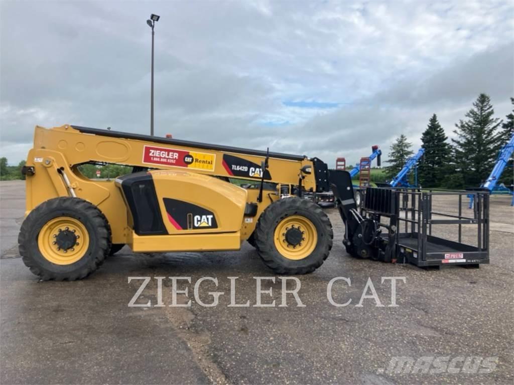 CAT TL642D Teleskopski viličari