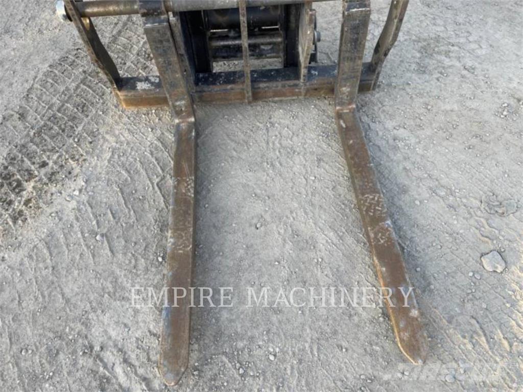 CAT TL642D Teleskopski viličari