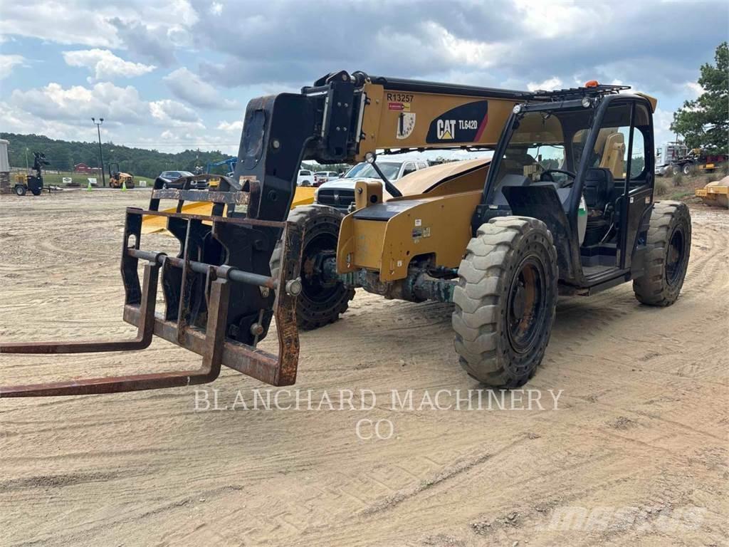 CAT TL642D Teleskopski viličari