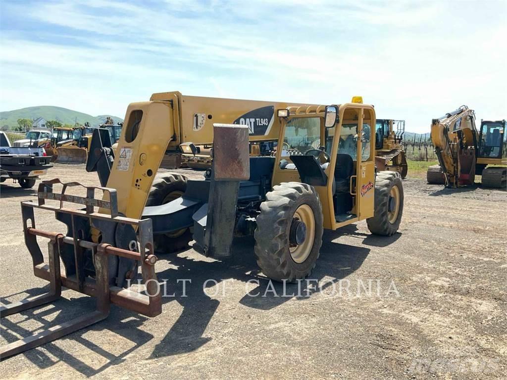 CAT TL943 Teleskopski viličari