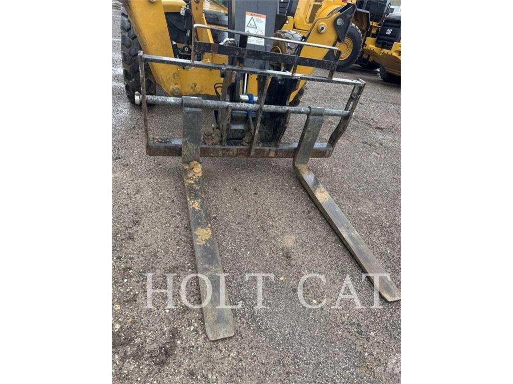 CAT TL943 Teleskopski viličari