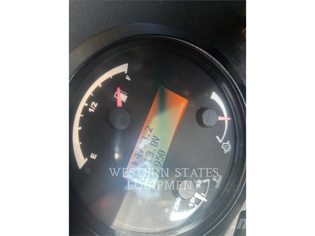 CAT TL943C Teleskopski viličari