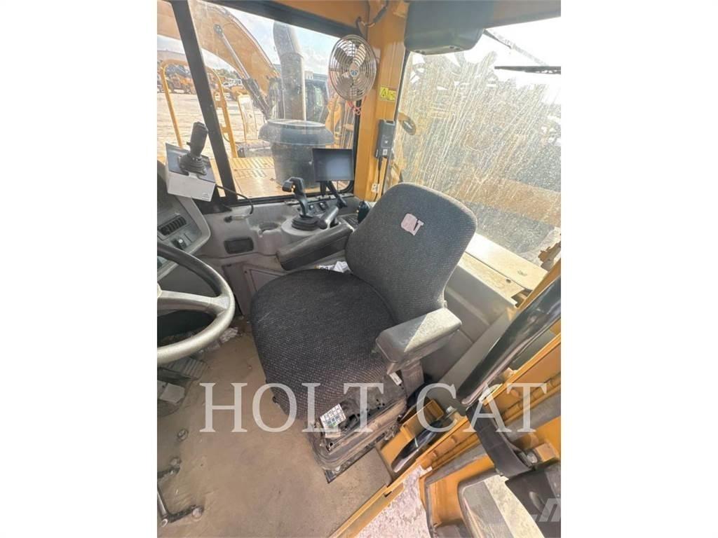 CAT W00 621G Strugači