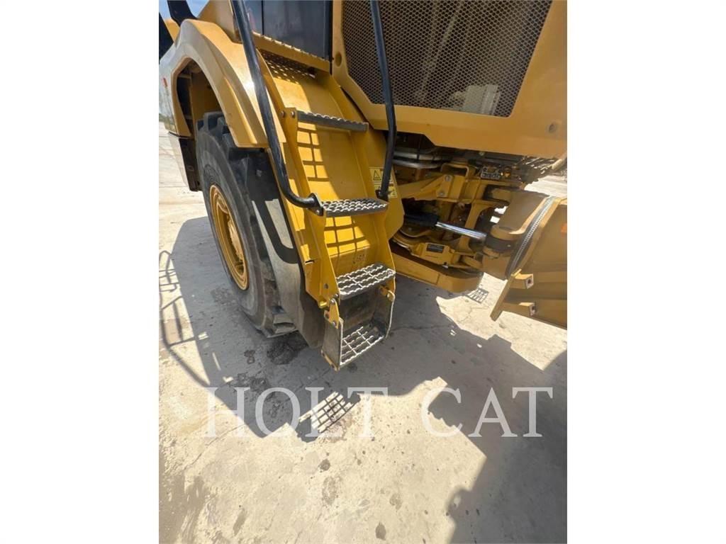CAT W00 725 Kamioni cisterne