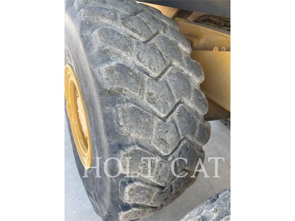 CAT W00 730 Kamioni cisterne