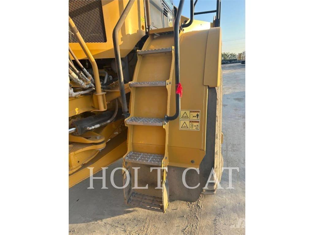 CAT W00 740GC Kamioni cisterne