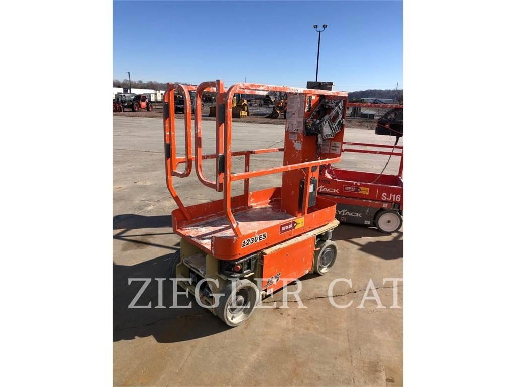JLG 1230ES Škaraste platforme