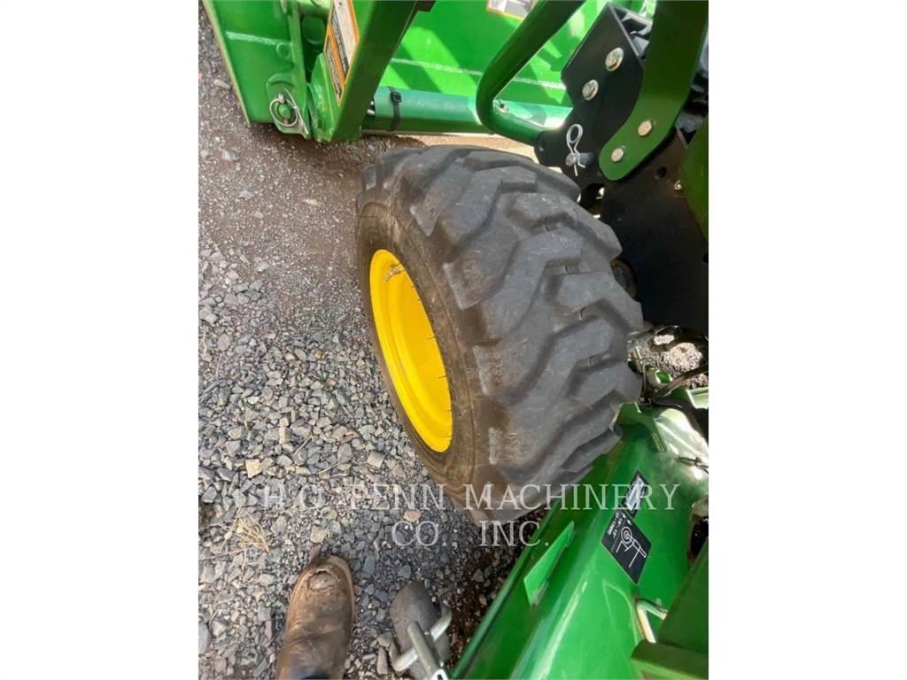 John Deere 2025R Traktori