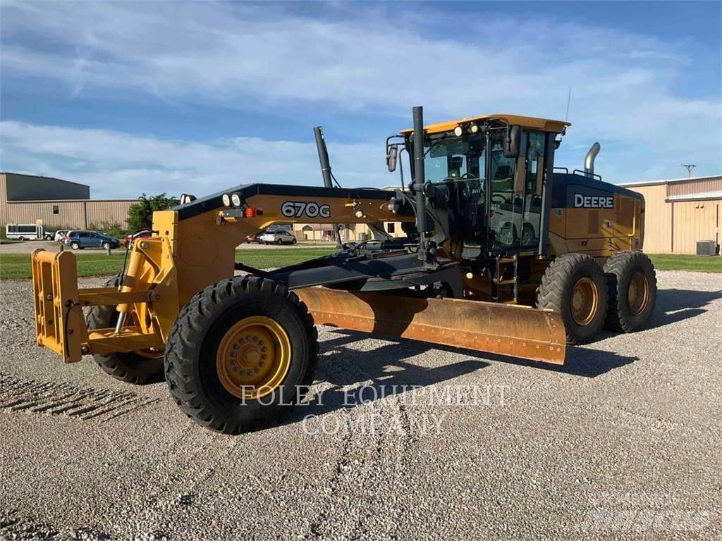 John Deere 670G Grejderi