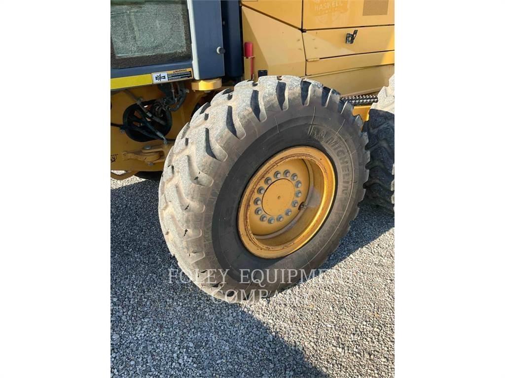 John Deere 670G Grejderi