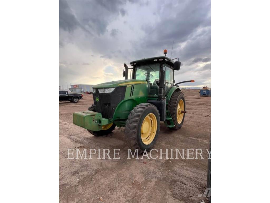 John Deere 7215R Traktori