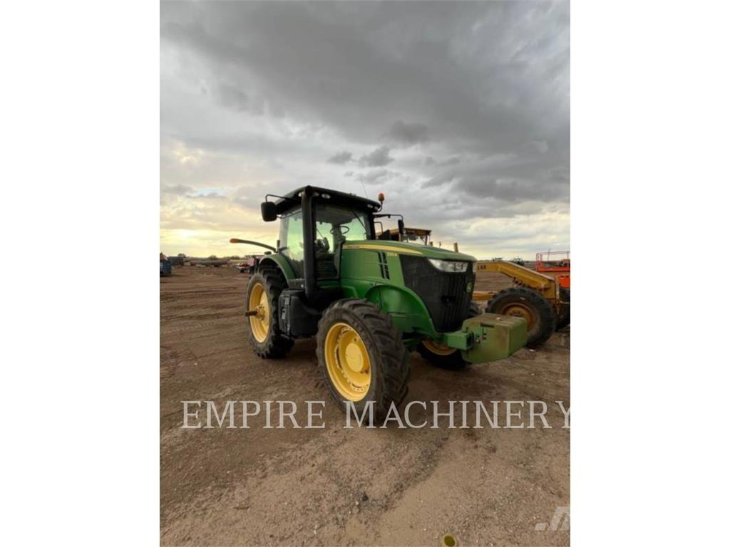 John Deere 7215R Traktori