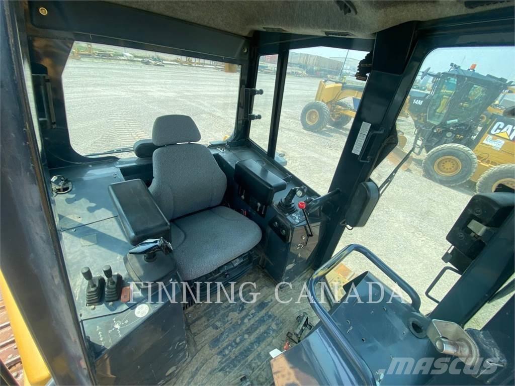John Deere 750J Buldožeri gusjeničari