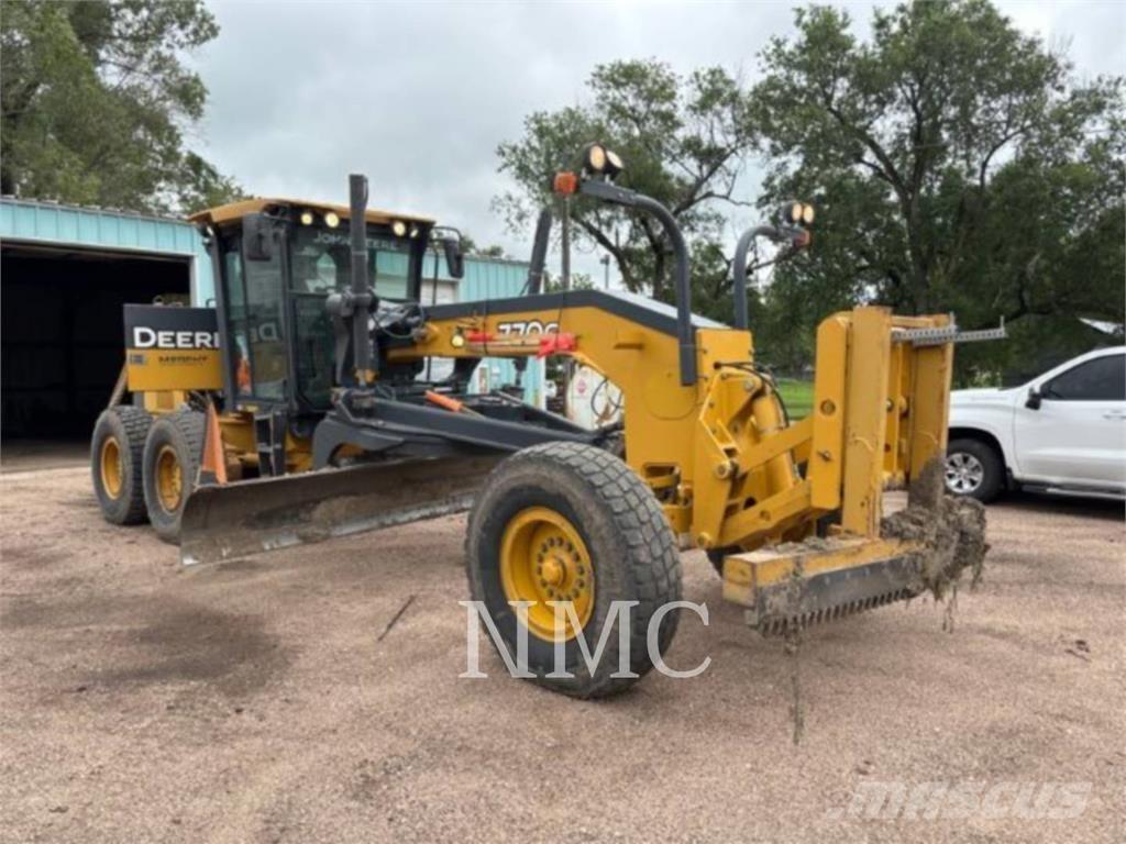 John Deere 770G Grejderi