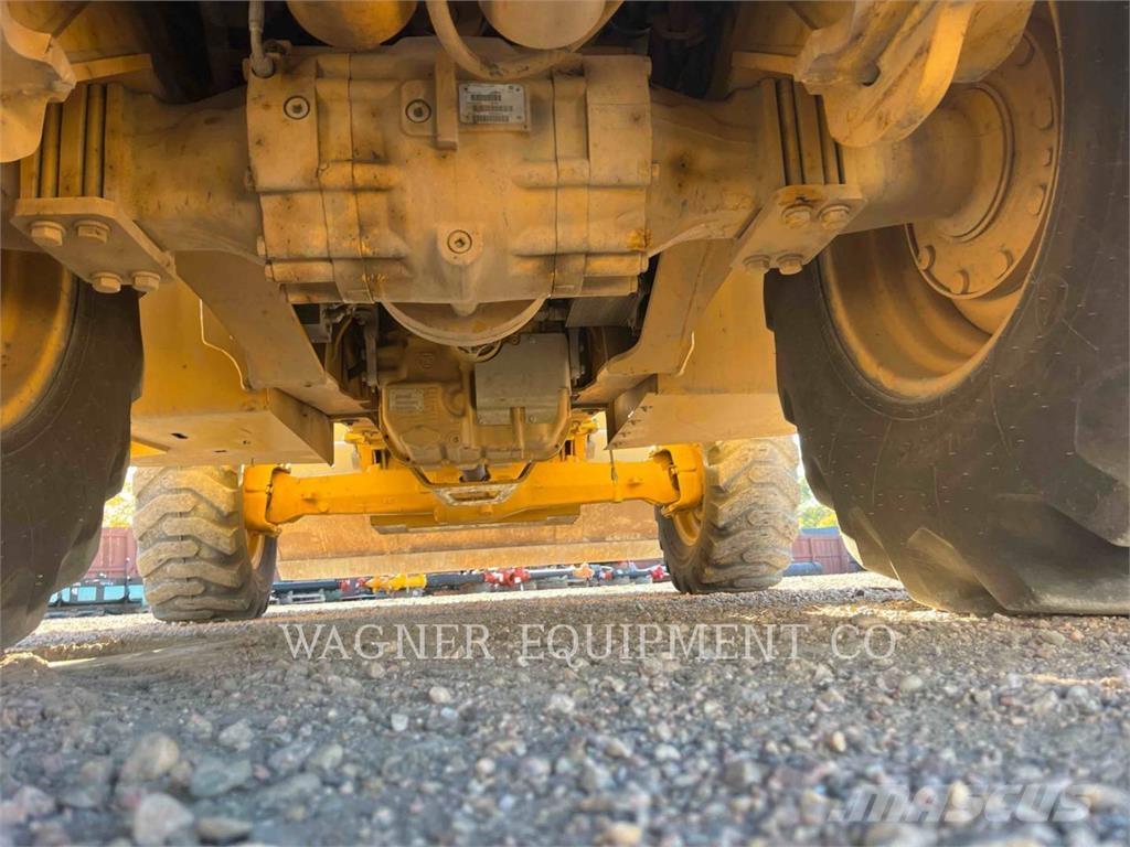 John Deere & CO. 410K TC Utovarni rovokopači