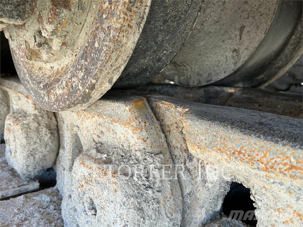 Komatsu D155AX-8 Buldožeri gusjeničari