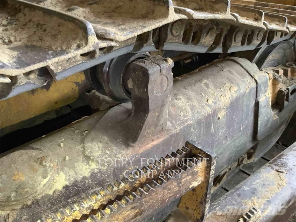 Komatsu D65EX17 Buldožeri gusjeničari