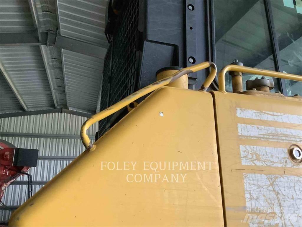 Komatsu D65EX17 Buldožeri gusjeničari