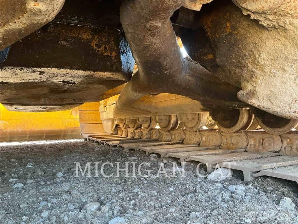 Komatsu D68 Buldožeri gusjeničari