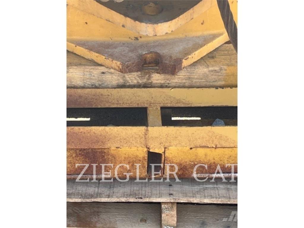 Paccar INC. PA56 Buldožeri gusjeničari