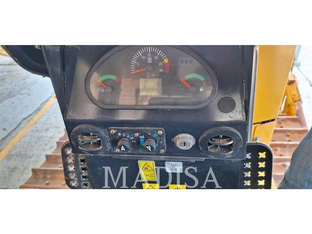 SEM MACHINERY SEM822D Buldožeri gusjeničari