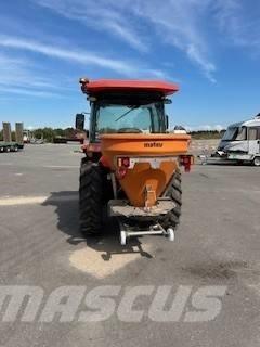 Kubota L2-452 Kompaktni (mali) traktori