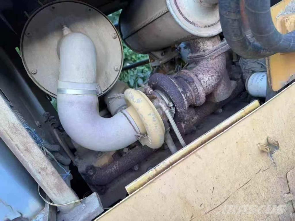 Shantui SD12 Buldožeri gusjeničari
