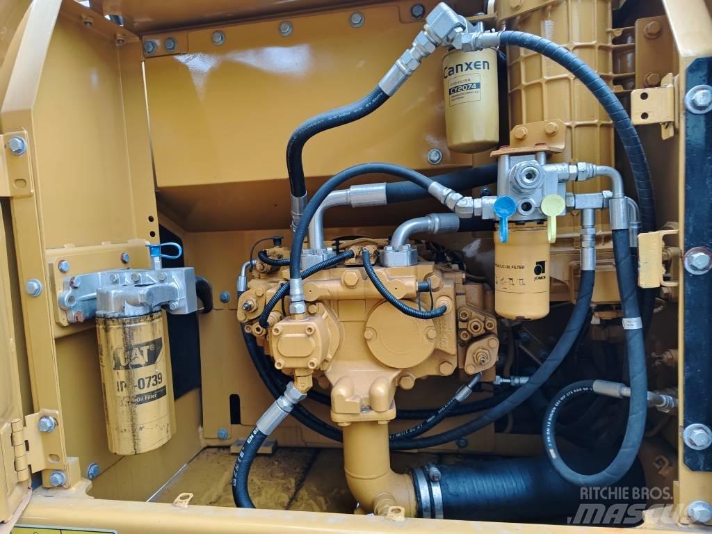 CAT 320 D2 Bageri gusjeničari