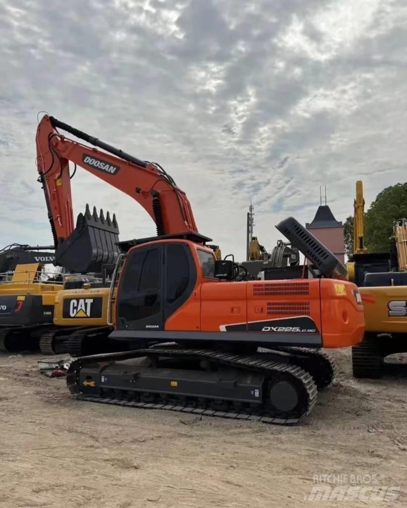 Doosan DX 225 Bageri gusjeničari