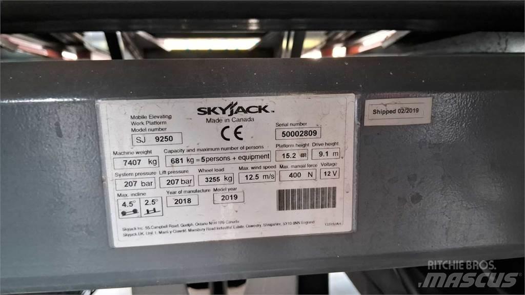 SkyJack 9250RT Škaraste platforme