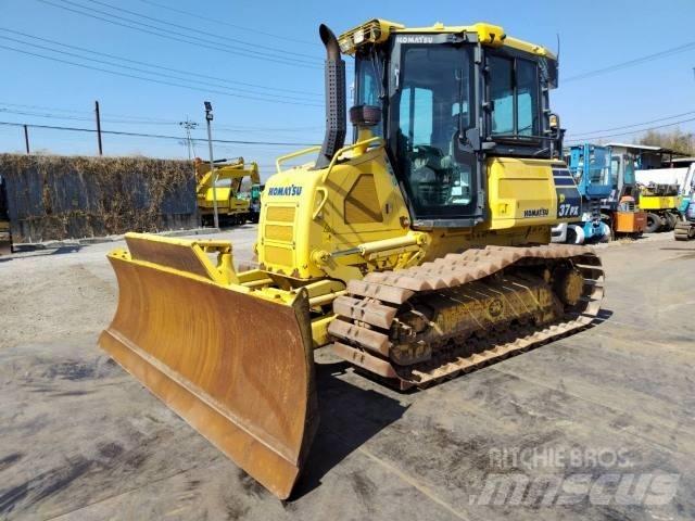 Komatsu D37PX-23 Buldožeri gusjeničari