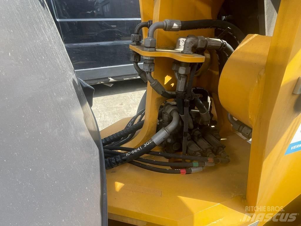 Mecalac AX 700 Utovarivači na kotačima