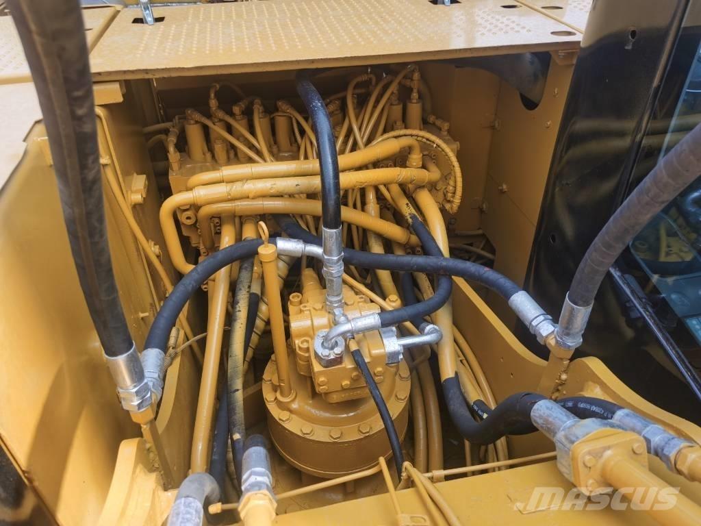 CAT 320 D2 Bageri gusjeničari